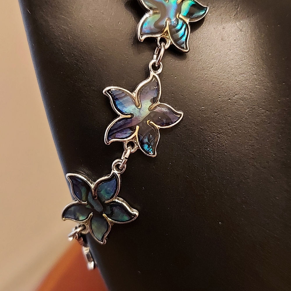 Beautiful floral style bracelet
